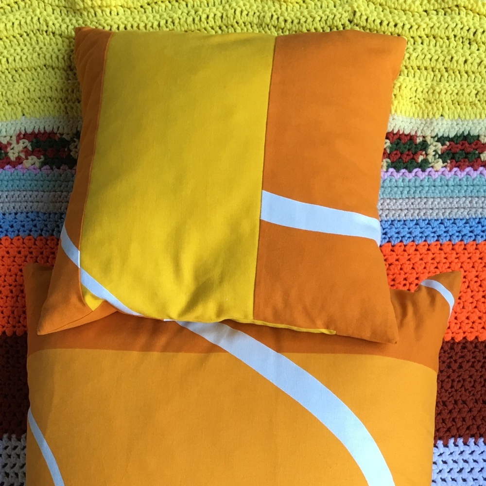 💖VTG Op Art/Mod/MCM pillow set💖 Orange/Yellow - Picture 5 of 7